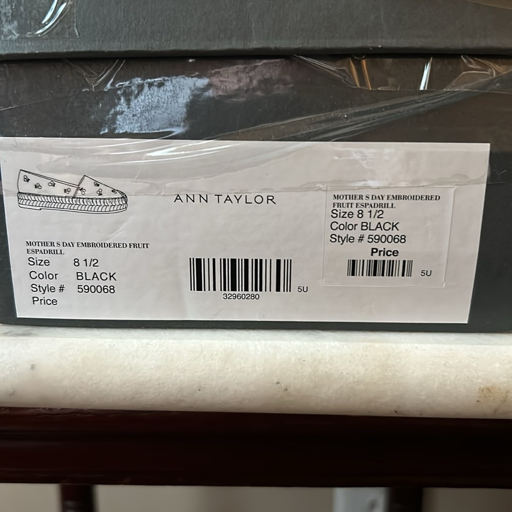Ann Taylor cherry print espadrilles, size 8 1/2, new in box - Picture 5 of 14
